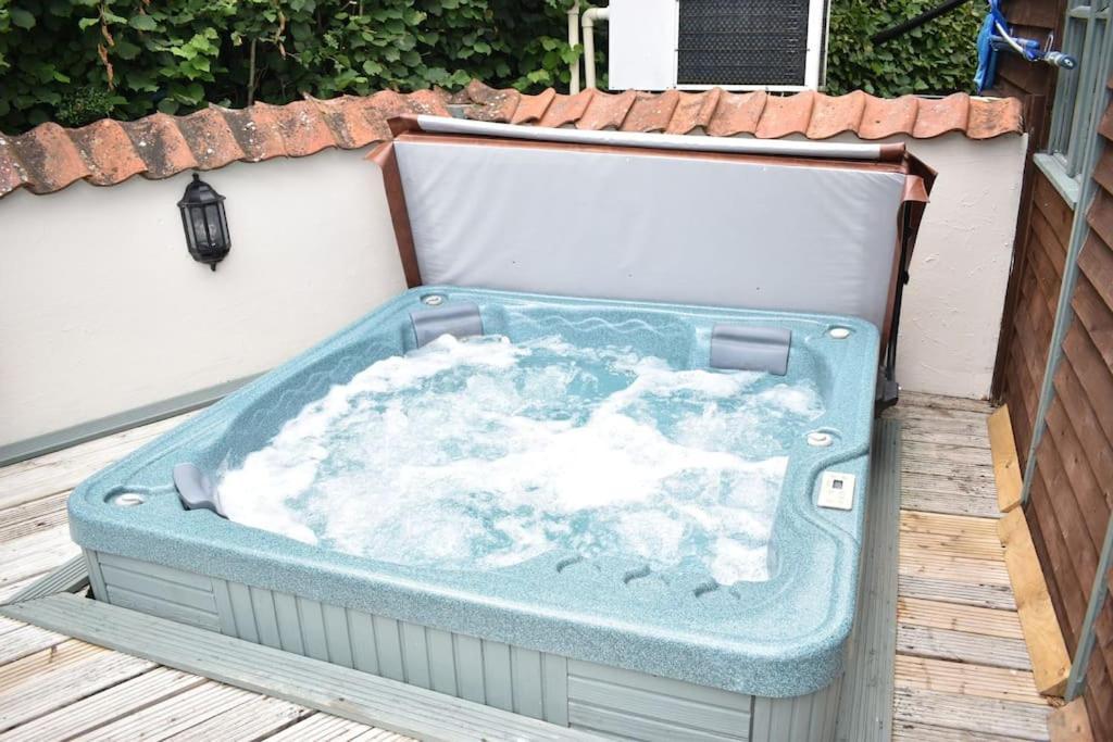 Country House - Pool Jacuzzi - Perfect For Celebrations, Work People Chard Buitenkant foto